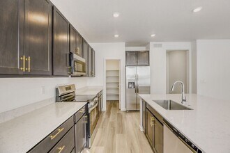 6750 Juniper Dr in Thornton, CO - Foto de edificio - Building Photo