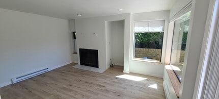 5642 California Ave SW, Unit 2 in Seattle, WA - Foto de edificio - Building Photo