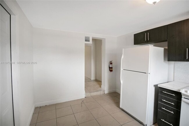 1160 W 26th Ct in West Palm Beach, FL - Foto de edificio - Building Photo