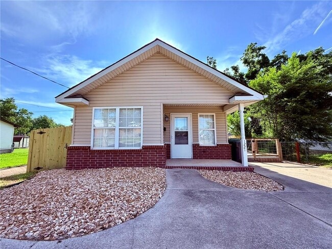 property at 1221 S 5th St