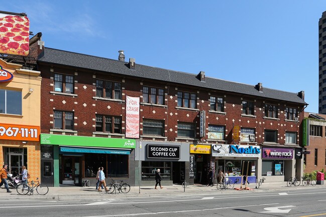 320-326 Bloor St W in Toronto, ON - Building Photo - Building Photo