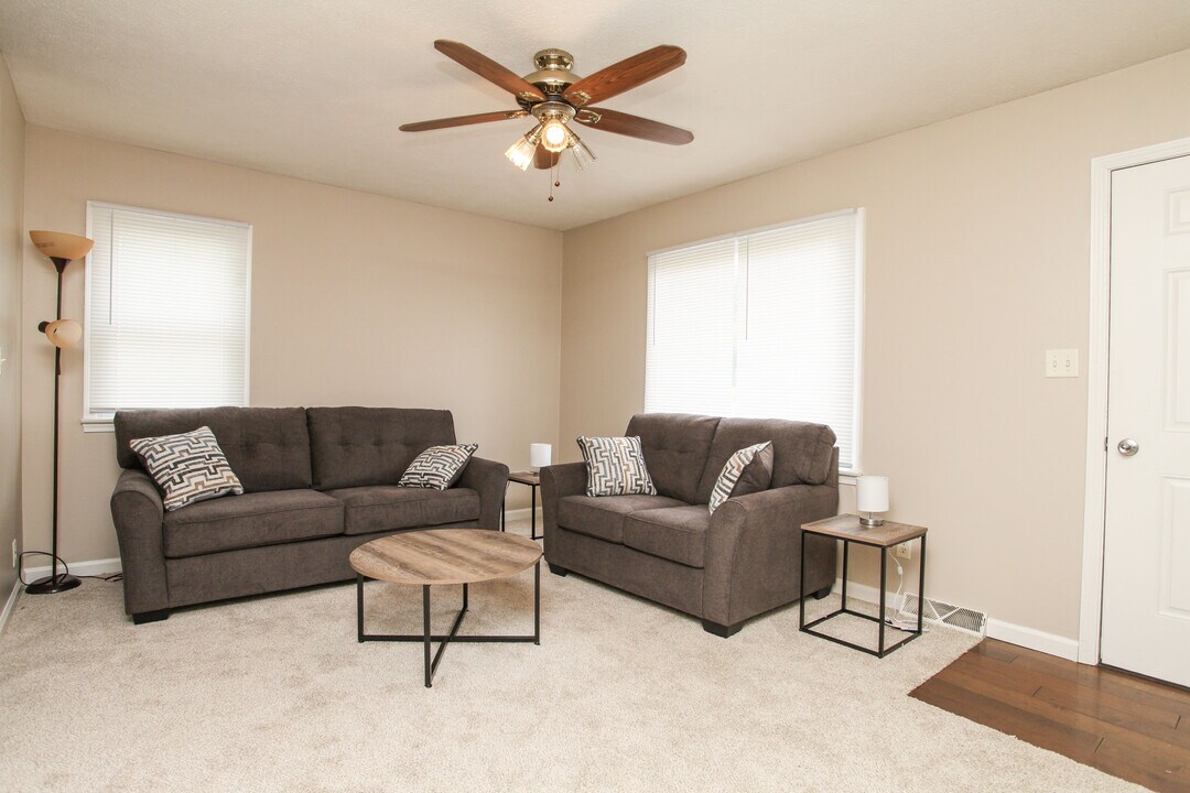 809 N. SHERMAN in Lincoln, IL - Building Photo