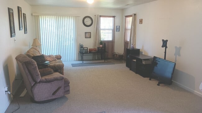 1508 Redwood St in Vallejo, CA - Foto de edificio - Building Photo