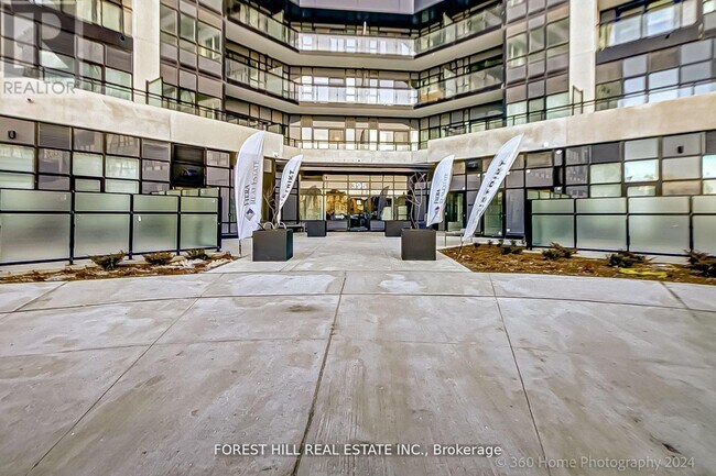 395 Dundas St W in Oakville, ON - Building Photo - Building Photo