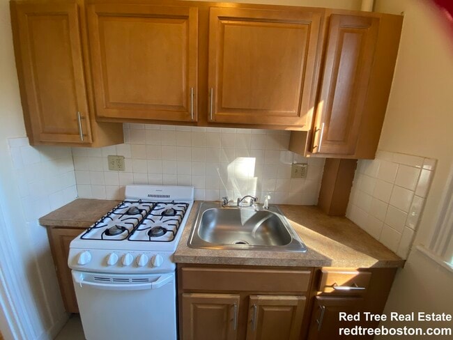 1160 Commonwealth Ave in Boston, MA - Building Photo - Building Photo