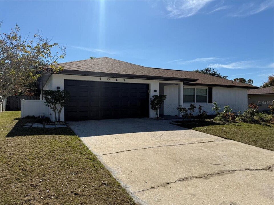 1041 Manchester Cir in Winter Park, FL - Building Photo