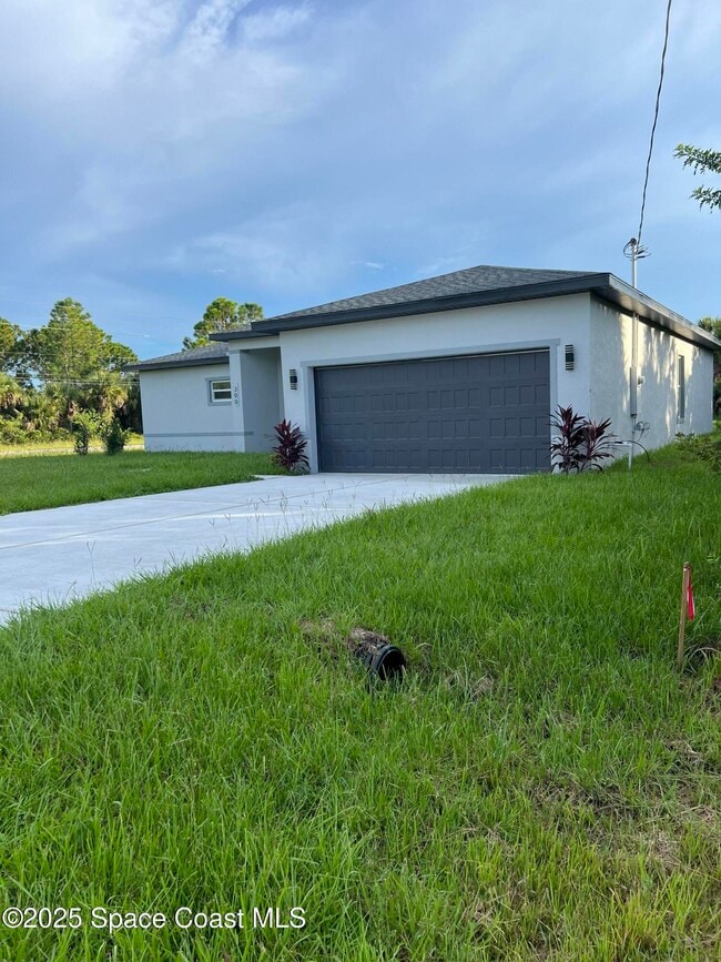 200 Farley St in Palm Bay, FL - Building Photo - Building Photo
