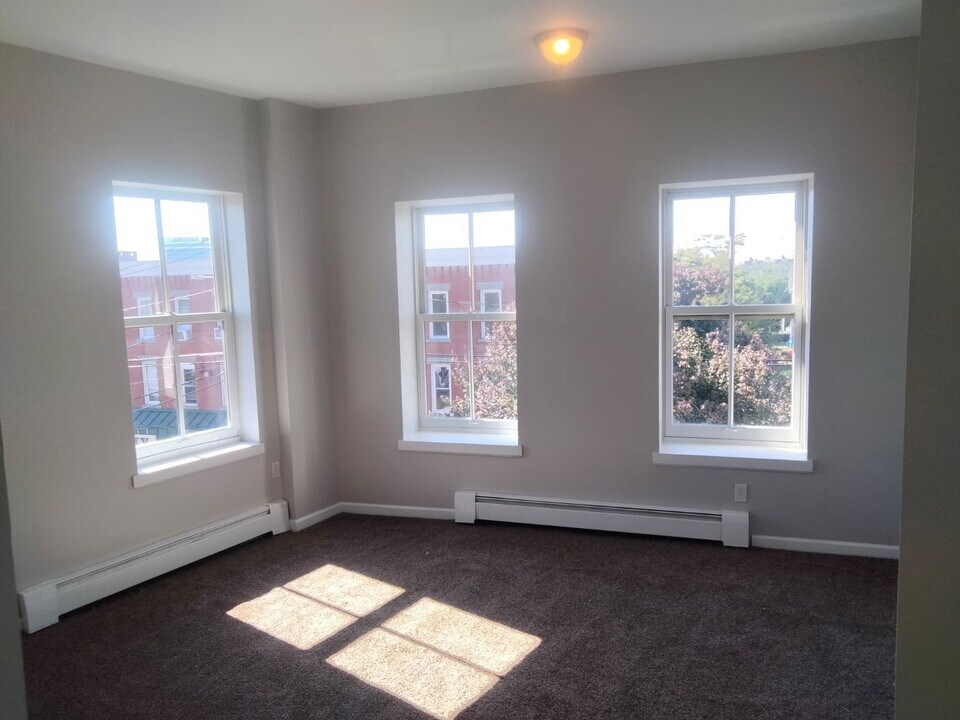 588-612-612 E Main St in Bridgeport, CT - Building Photo