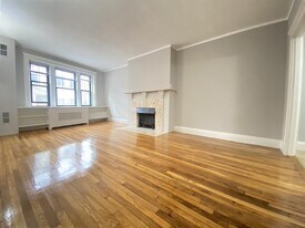 1600 Massachusetts Ave, Unit 6 in Cambridge, MA - Building Photo