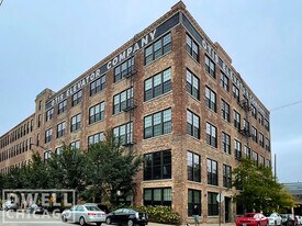 1515 W 15th St, Unit 108 in Chicago, IL - Building Photo
