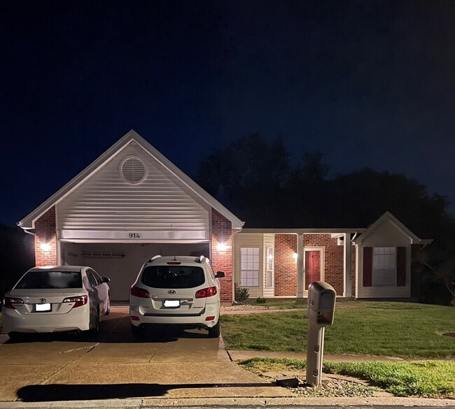 914 Shandra Dr