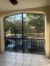 3760 Inverrary Dr in Lauderhill, FL - Building Photo - Building Photo