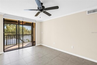 1320 Pasadena Ave S, Unit 203 in South Pasadena, FL - Foto de edificio - Building Photo