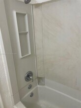 2401 Riverside Dr in Coral Springs, FL - Building Photo - Building Photo