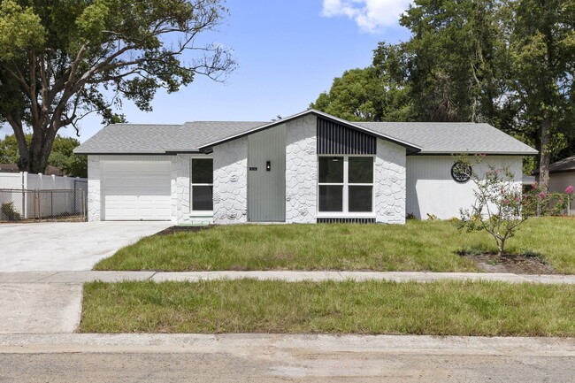 516 Avocado Cir in Brandon, FL - Building Photo - Building Photo