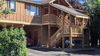 428 Stow Ave S in North Bend, WA - Building Photo