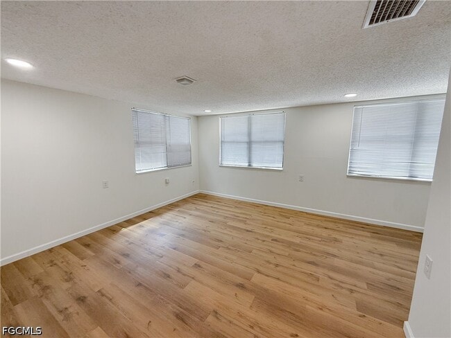 202 2nd St in Ft. Myers, FL - Building Photo - Building Photo