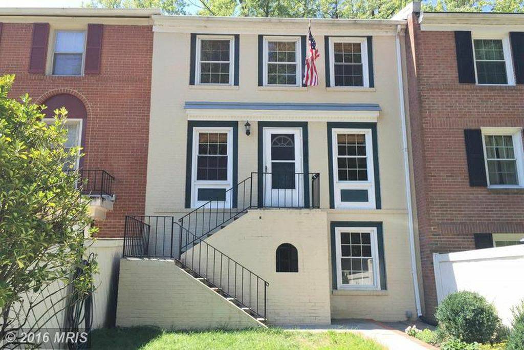 8180 Fernlake Ct in Alexandria, VA - Building Photo