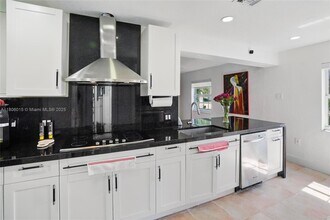2000 SW 4th Ave in Fort Lauderdale, FL - Building Photo - Building Photo