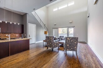 1008 W Lake St in Chicago, IL - Building Photo - Building Photo