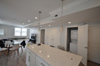 106 Kenrick St, Unit 2 in Boston, MA - Building Photo - Building Photo