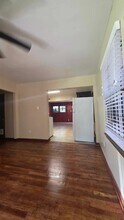 4532 Briscoe St in Houston, TX - Foto de edificio - Building Photo