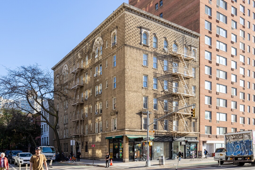 35-37 7th Ave in New York, NY - Building Photo