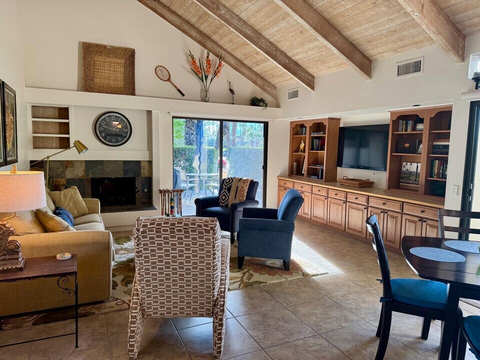 310 Forest Hills Dr in Rancho Mirage, CA - Building Photo