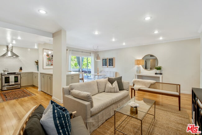 property at 8550 Holloway Dr