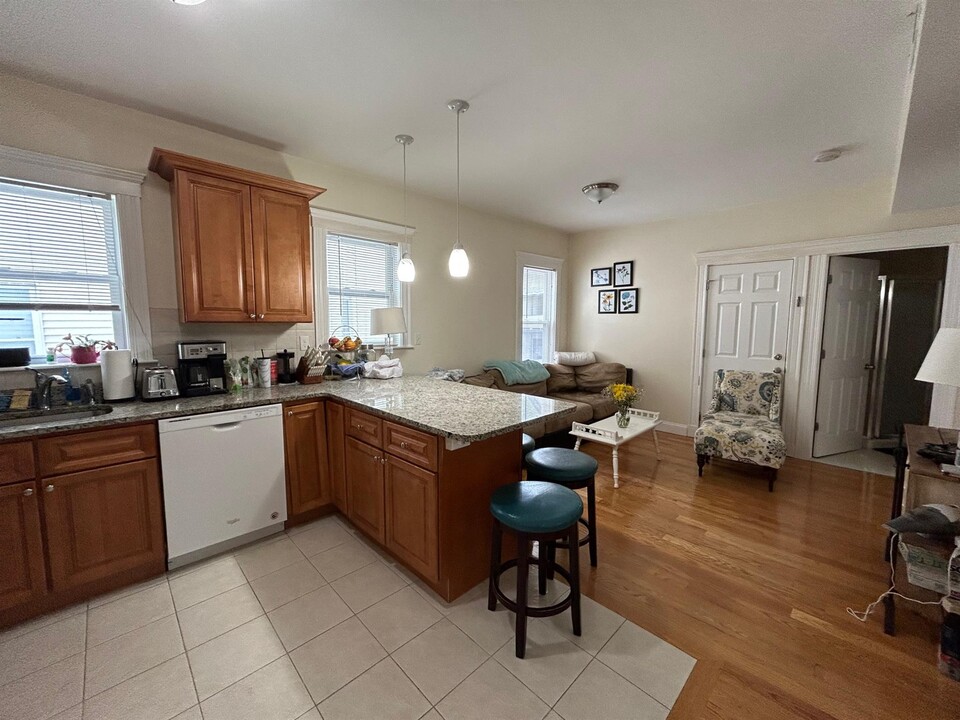 29 Belknap St, Unit 2 in Somerville, MA - Building Photo