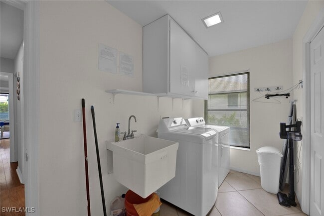 property at 3055 Round Table Ct