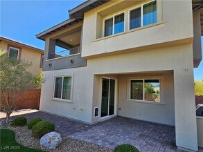 7017 Pearl Hilltop Ct in Las Vegas, NV - Foto de edificio - Building Photo