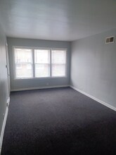 6815 W Florist Ave in Milwaukee, WI - Building Photo - Building Photo