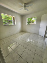 6502 Moseley St in Hollywood, FL - Foto de edificio - Building Photo