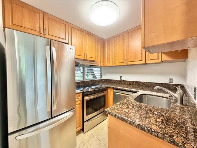 3741 Kanaina Ave in Honolulu, HI - Foto de edificio - Building Photo