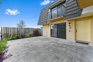 619 6th Way in West Palm Beach, FL - Building Photo