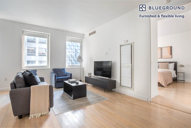 70 W 45th St in New York, NY - Building Photo - Building Photo