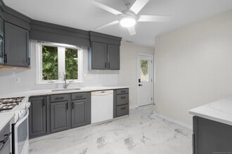 109 Bryan Hill Rd in Milford, CT - Building Photo - Building Photo