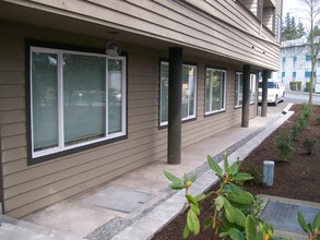 Roosevelt Court Apartments in Seattle, WA - Building Photo - Building Photo