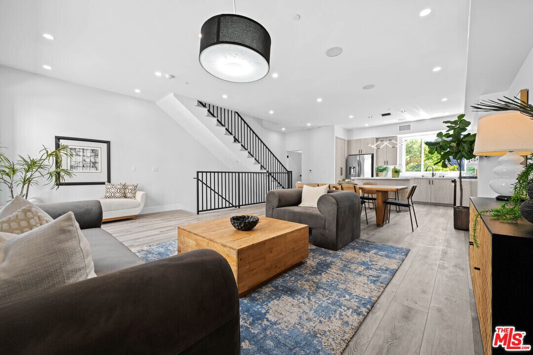 1957 1/2 S Preuss Rd in Los Angeles, CA - Building Photo