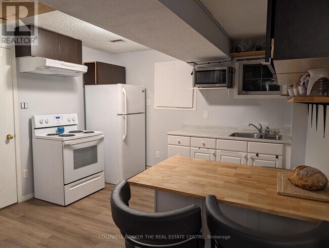 64 Athabaska Rd in Barrie, ON - Building Photo - Building Photo