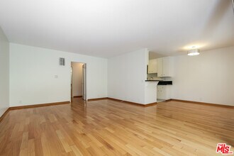 1608 S Bentley Ave in Los Angeles, CA - Building Photo - Building Photo