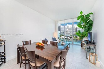 7928 East Dr in North Bay Village, FL - Foto de edificio - Building Photo