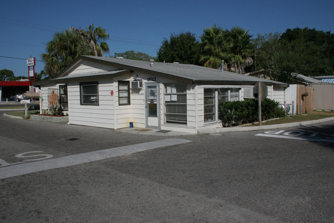 Sunset Village Adult Mobile Home Community in Bradenton, FL - Building Photo