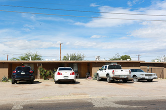 Catalina Apartments in Tucson, AZ - Building Photo - Building Photo