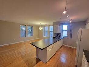 1308 Clifton St NW in Washington, DC - Foto de edificio - Building Photo