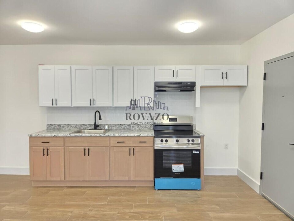 634 15th Ave in Newark, NJ - Building Photo