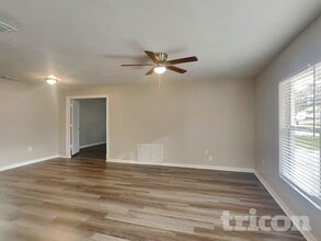 2218 Village Ct in Brandon, FL - Foto de edificio - Building Photo