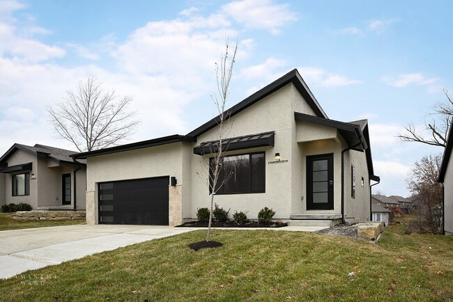 214 E Maplewood Ln in Raymore, MO - Building Photo - Building Photo