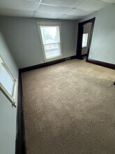 723 W 1st St in Waterloo, IA - Foto de edificio - Building Photo